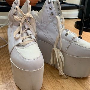 YRU QOZMO Sneakers